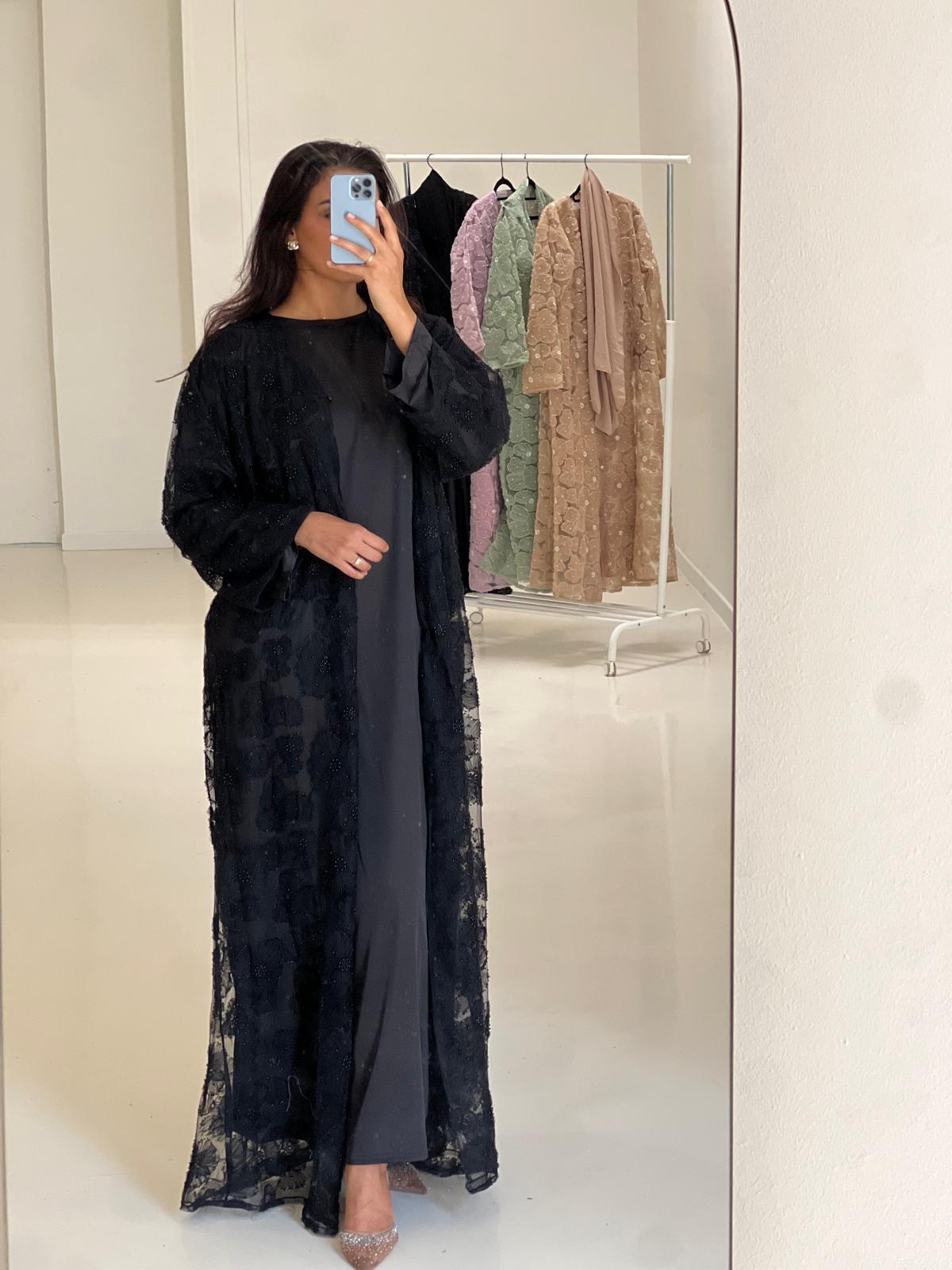 Kimono en dentelle florale noir avec sous abaya satinée & voile