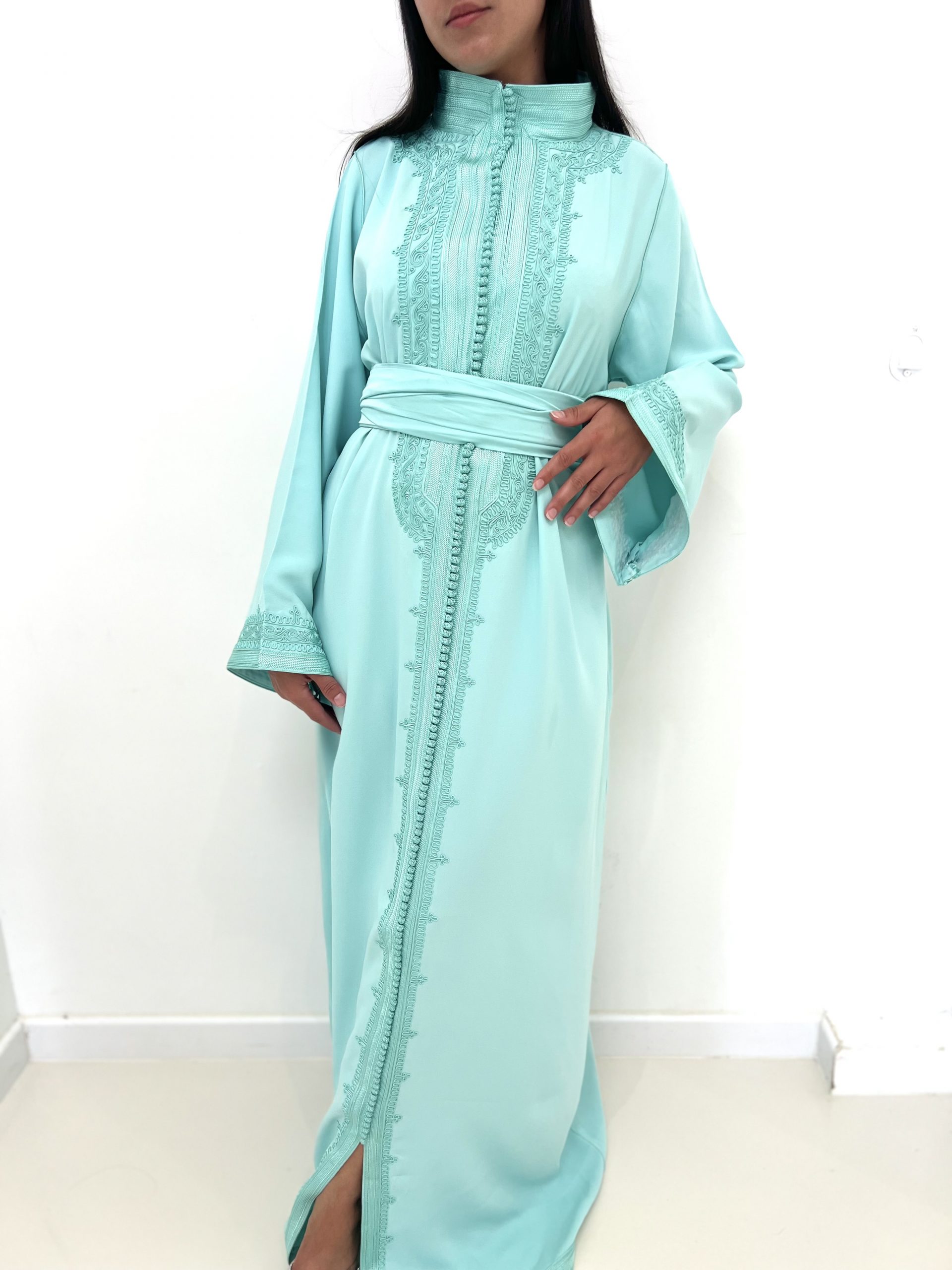 Caftan en crêpe bleu turquoise