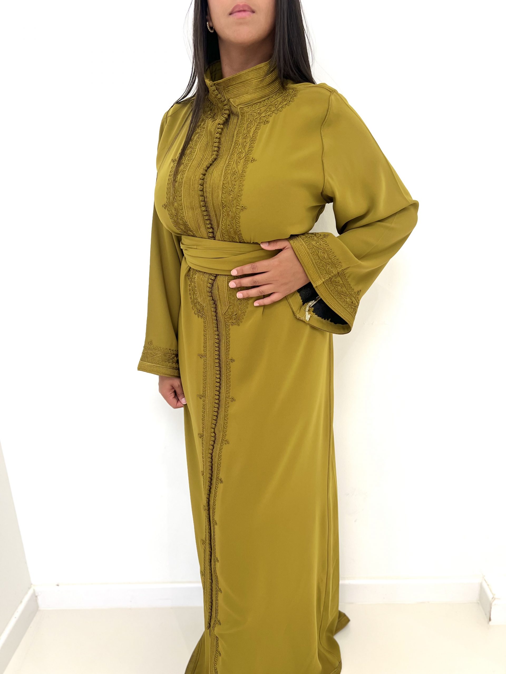 Caftan en crêpe vert olive
