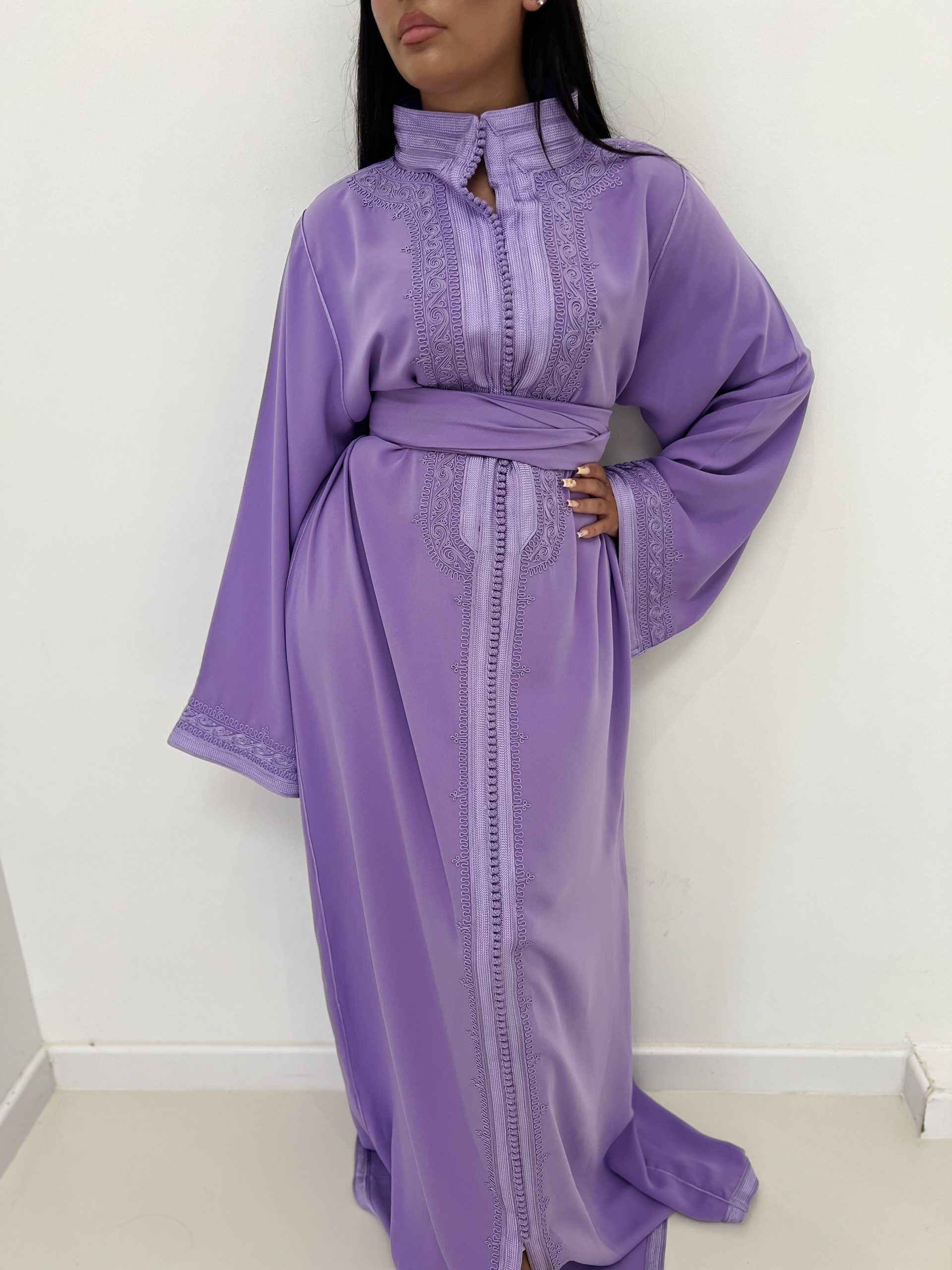 Caftan en crêpe violet