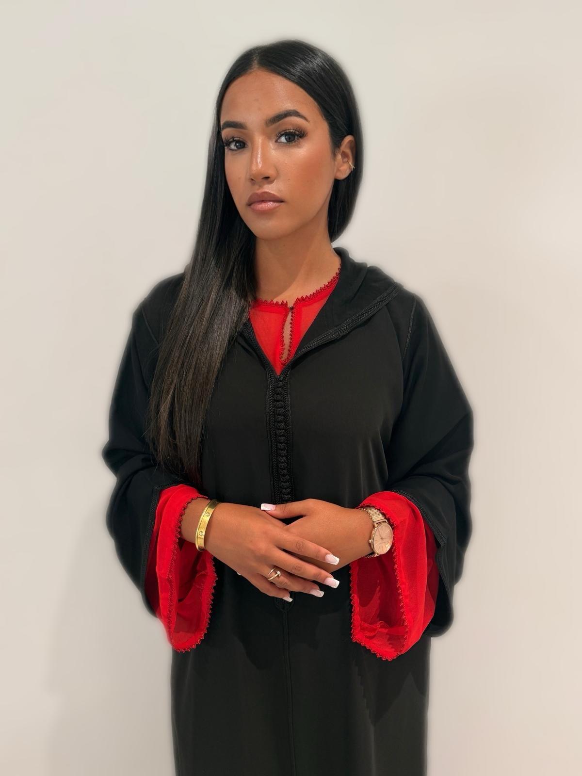 Jelaba noire & robe en mousseline rouge