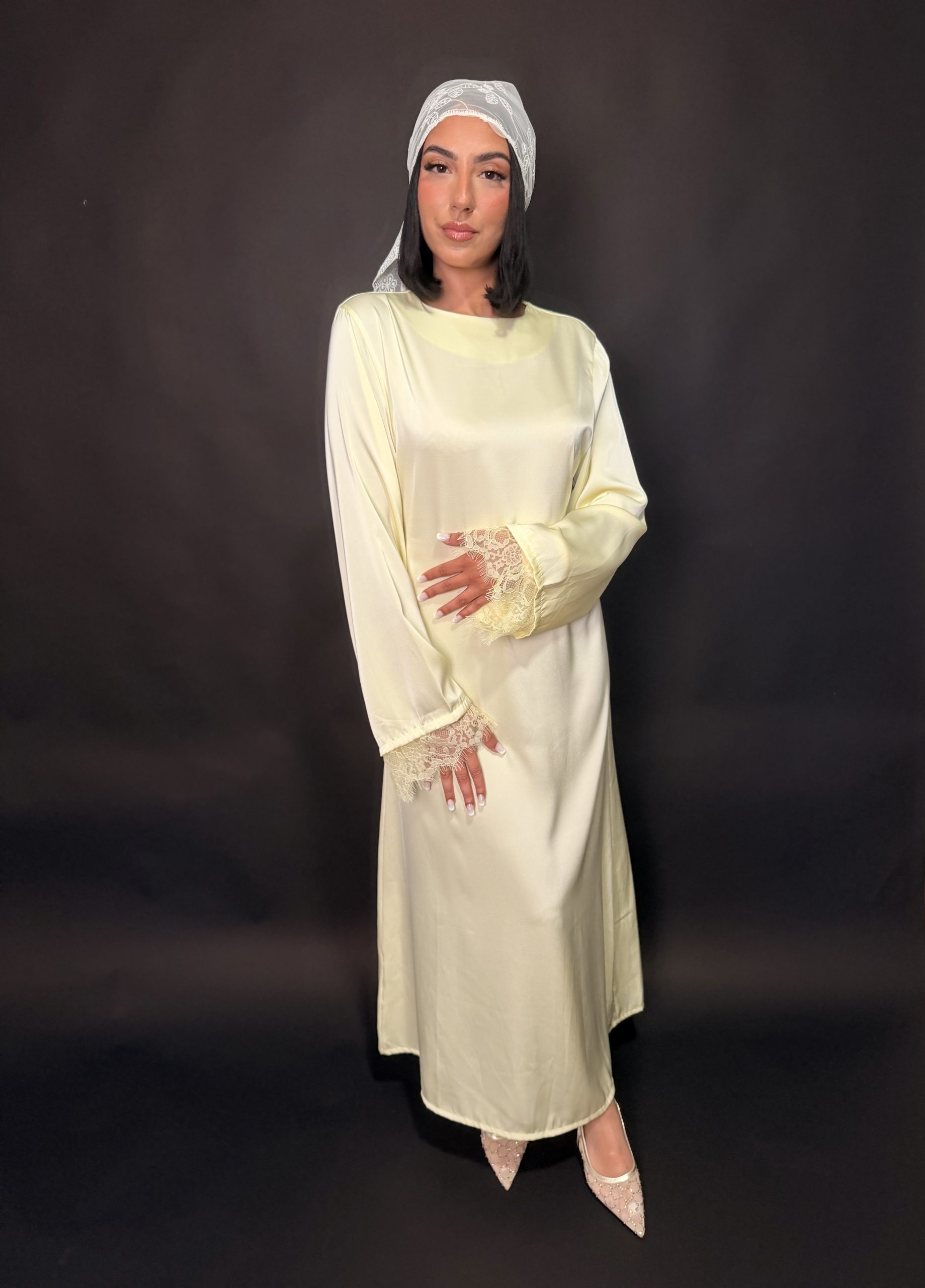 Robe satiné en dentelle | Jaune